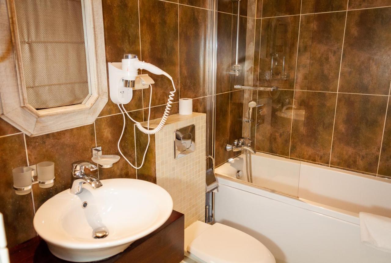 Apartamenty Siedem Komnat Siedmiu Mistrzów Thorn Exterior foto