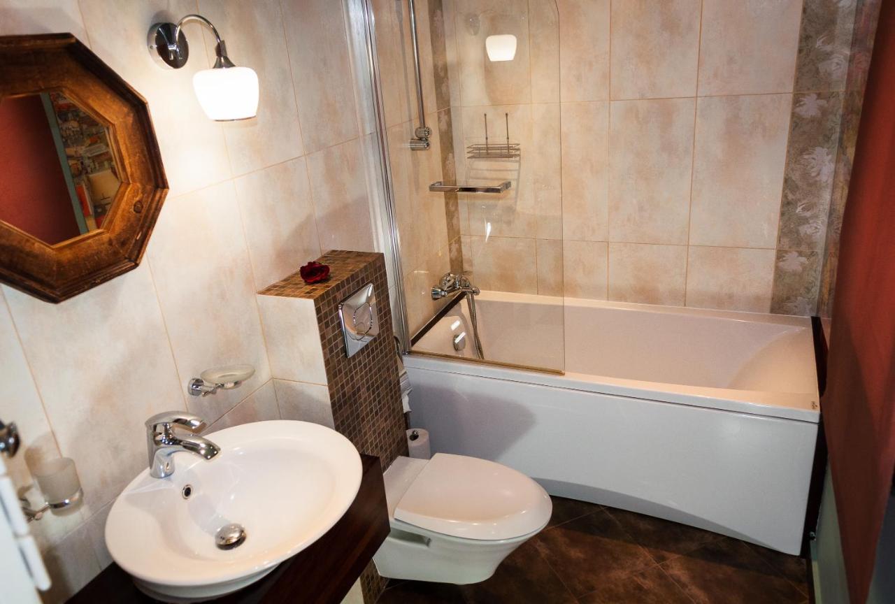 Apartamenty Siedem Komnat Siedmiu Mistrzów Thorn Exterior foto