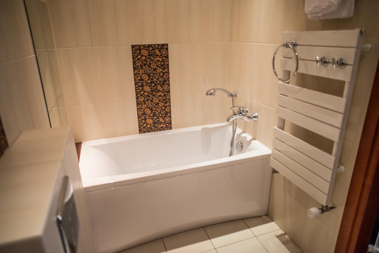 Apartamenty Siedem Komnat Siedmiu Mistrzów Thorn Exterior foto
