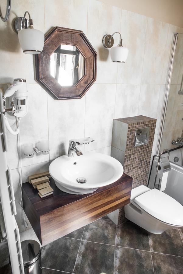 Apartamenty Siedem Komnat Siedmiu Mistrzów Thorn Exterior foto